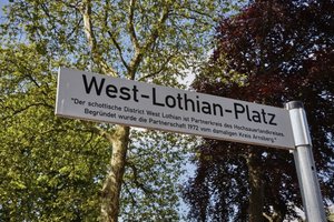 Der West-Lothian-Platz am Arnsberger Bahnhof