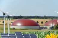 Collage Biogas, Photovoltaik, Windenergie