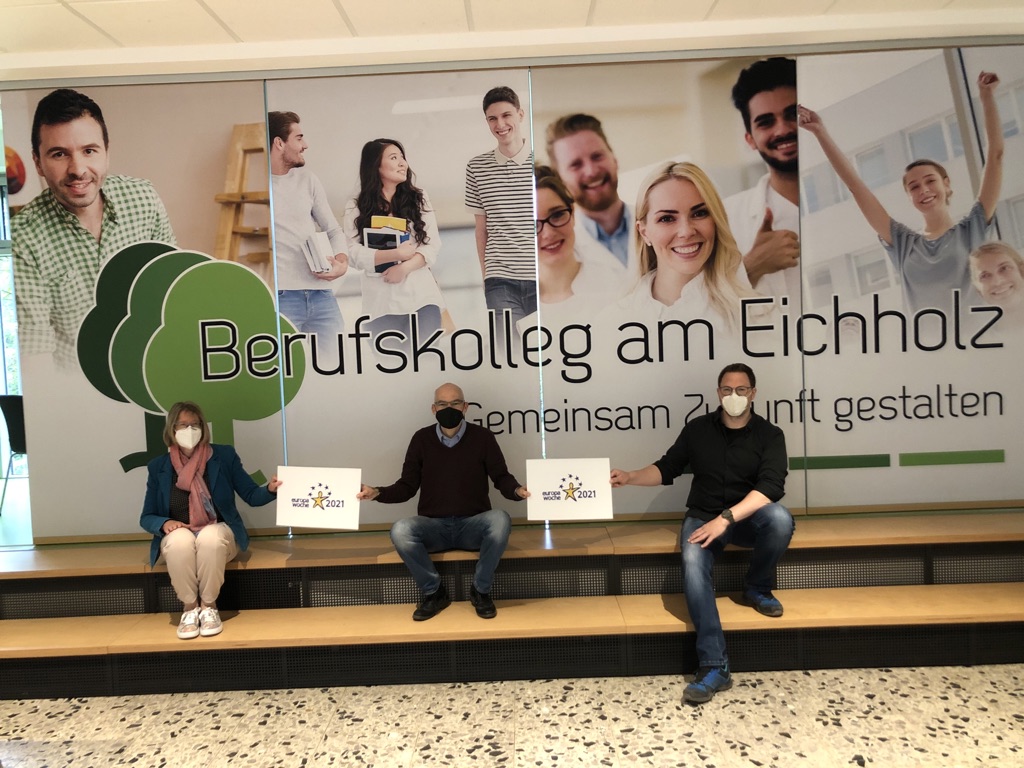Henrike Gethmann (Schulleitung Berufskolleg am Eichholz), Sebastian Schüttler (Partnerschaftsvereingung West Lothian HSK) und Roman Balster (Berufskolleg am Eichholz).
