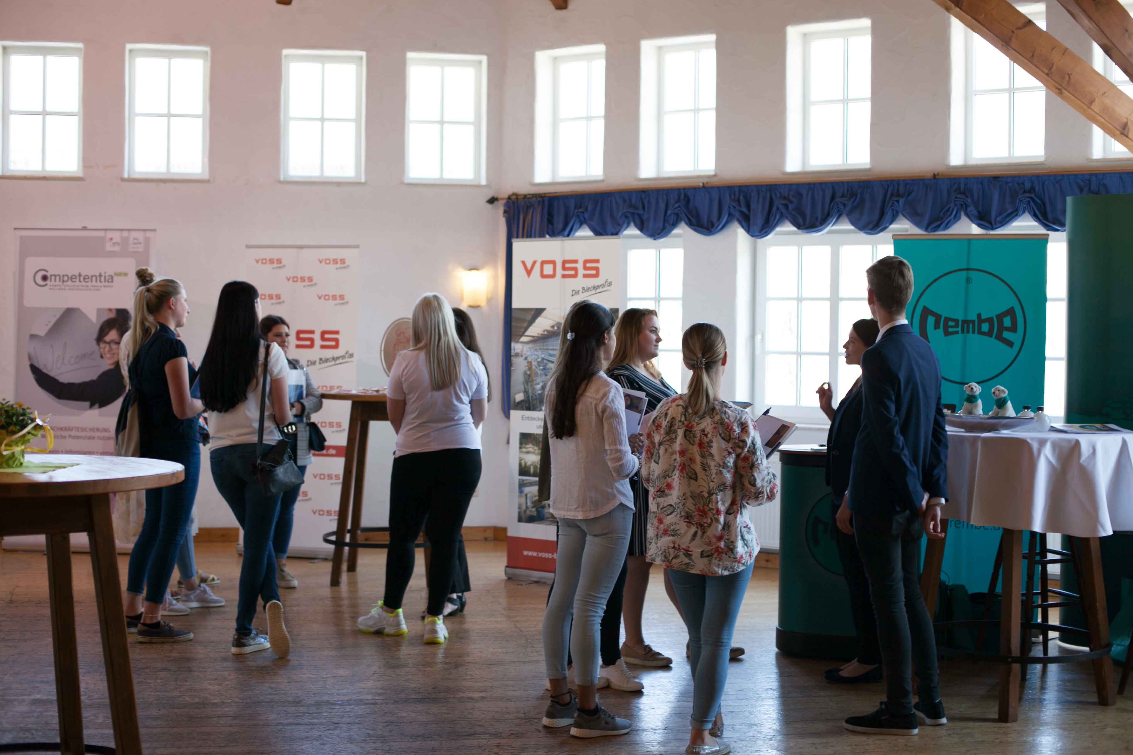 Ein Bild aus dem Jahr 2019. Bei der ersten StudiX-Tour konnten sich Studentinnen mit Unternehmen live in Brilon austauschen; 2020 fand die erste virtuelle StudiX-Tour als Online-Messe statt.