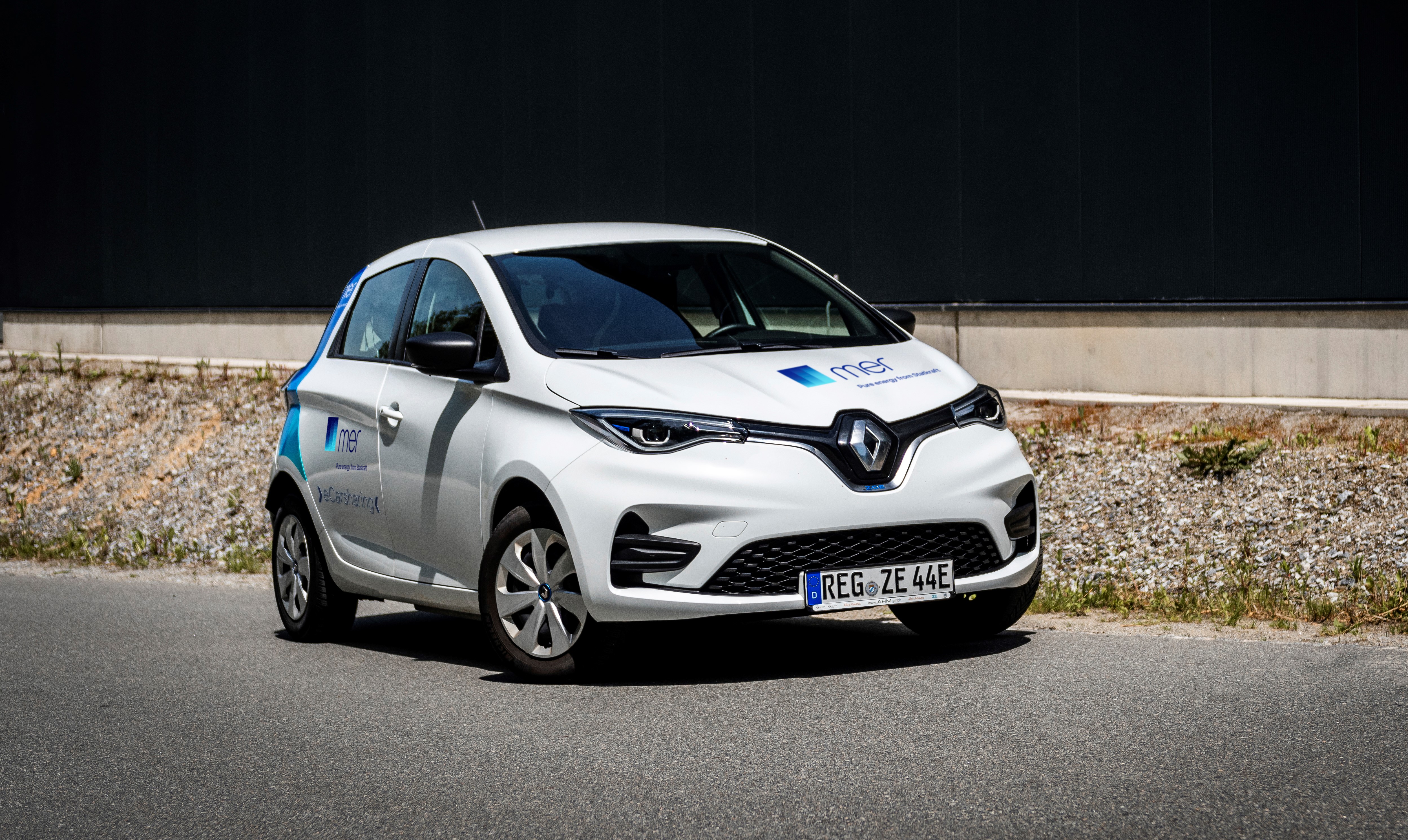 Anbieter-Wechsel: Der bisherige eCarsharing-PKW wurde am Bahnhof Meschede durch einen Renault ZOE ersetzt. Das Foto zeigt ein Modell des Fahrzeugs. 