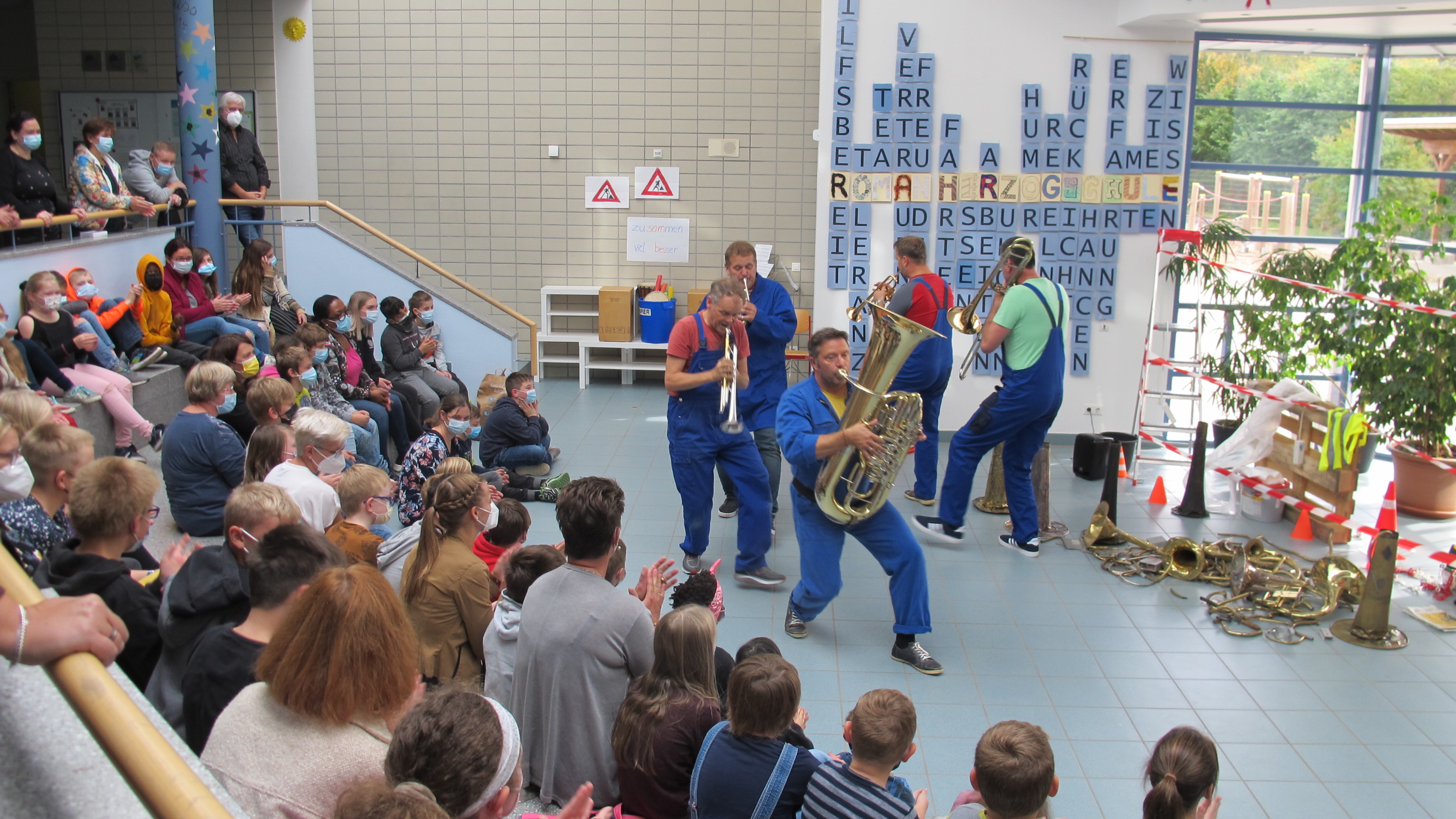 Im Rahmen des "Sauerland-Herbst 2021" war das „SONUSBRASS Ensemble“ aus Bregenz zu Besuch in der Roman-Herzog-Schule.