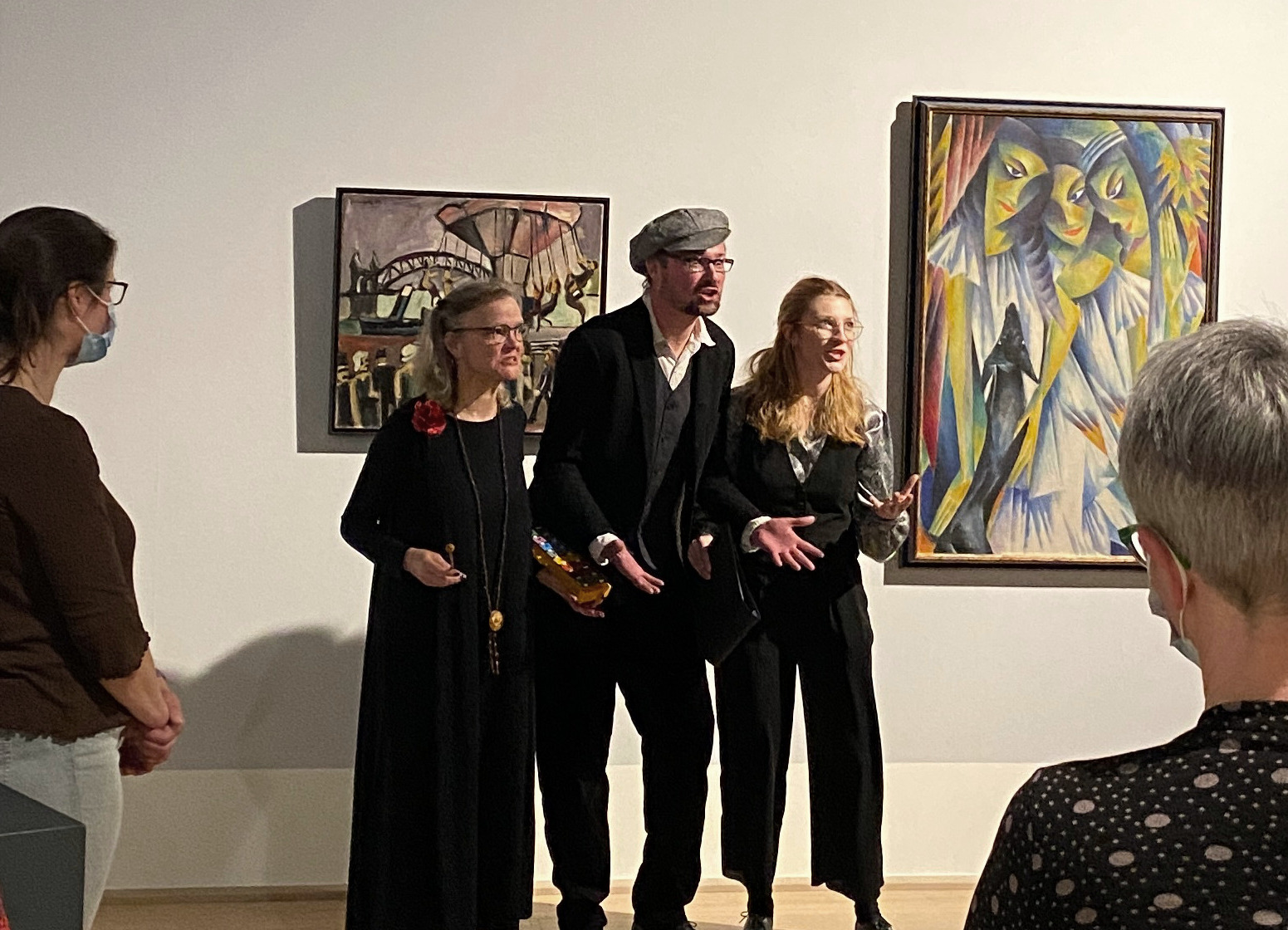 Literarisch-poetische Führung in der Ausstellung „Im Westen viel Neues“ // Foto: Sauerland-Museum