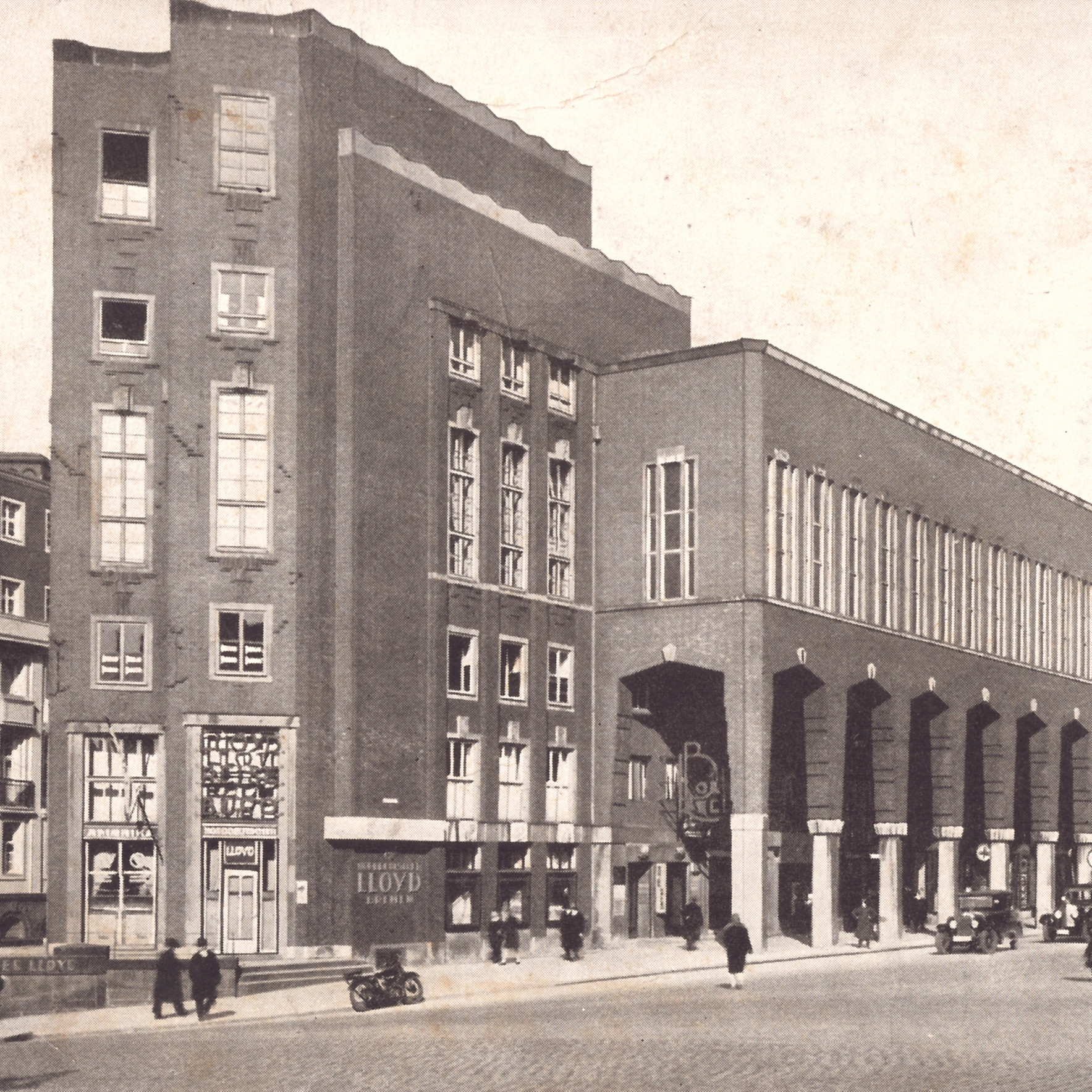 Postkarte: Edmund Körner, Börse Essen, 1922-24 mit Bauschmuck an der Fassade von Will Lammert und Fenstern von Johan Thorn Prikker. 