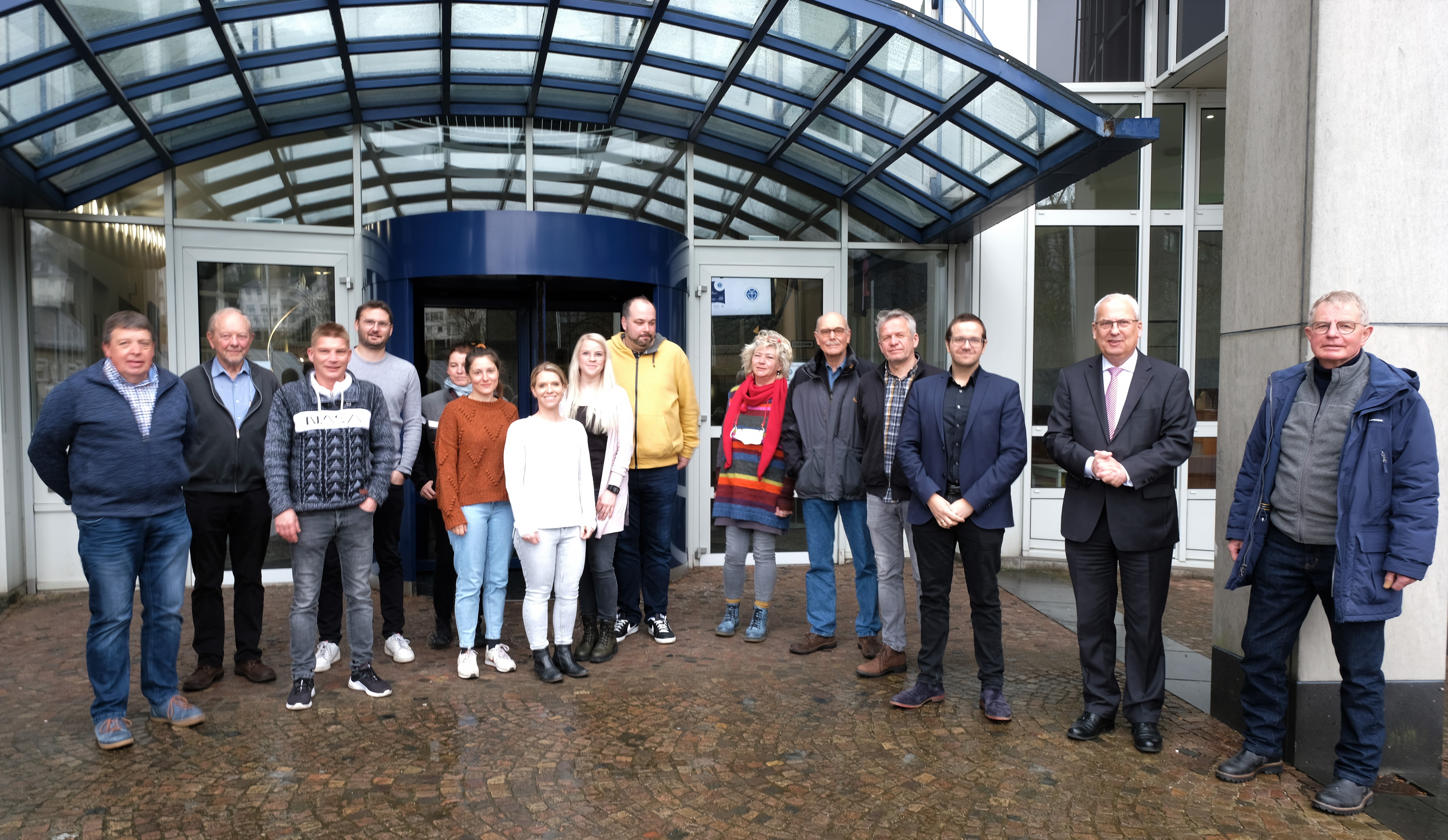 Die Planungen laufen auf Hochtouren: Das Organisationsteam von Henne in Flammen zusammen mit Schirmherr Dr. Karl Schneider.