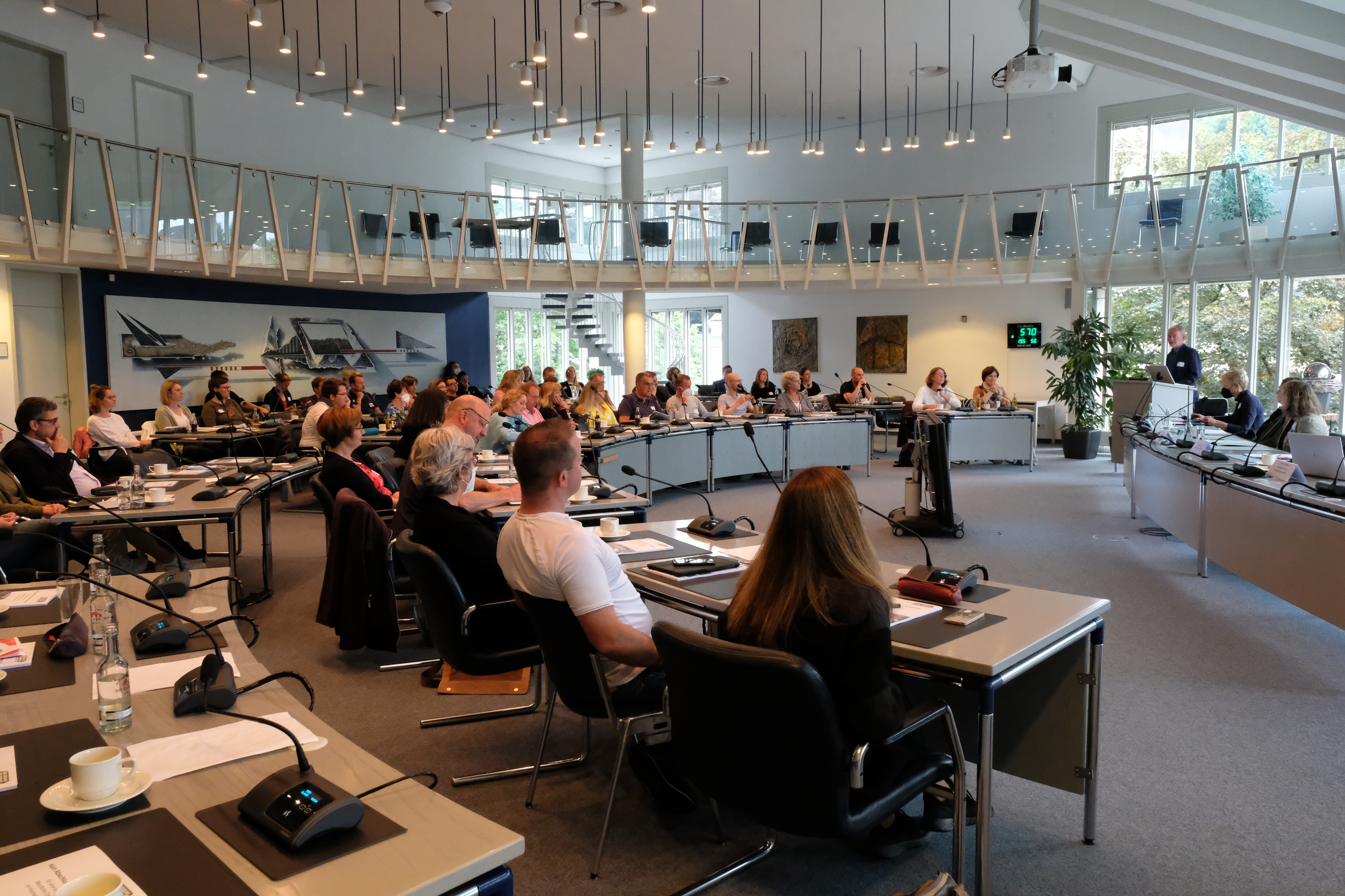 Am Donnerstag (9. Juni) kamen rund 65 Koordinatoren und Koordinatorinnen für Berufliche Orientierung, die sogenannten StuBOs, auf Einladung des Schulamtes des Hochsauerlandkreises im Kreishaus Meschede zusammen. 