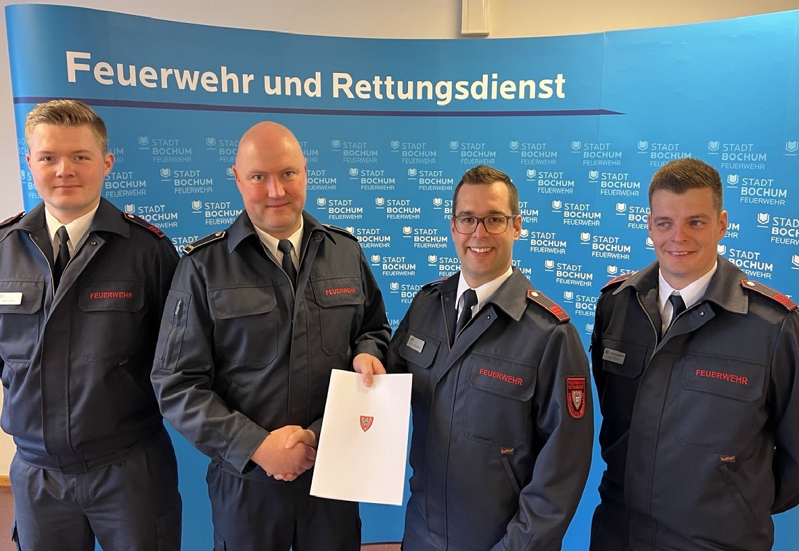 v.l.n.r. Brandmeister Leon Jung, Brandrat Michael Schlüter, Brandmeister Tobias Niggemann, Brandmeister Steffen Schnier.