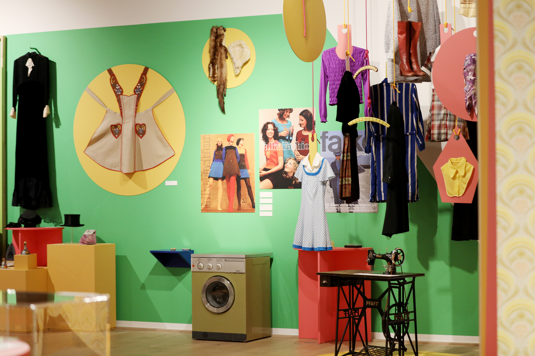 Sauerland-Museum.Demokratie.Themeninsel Mode Sauerland-Museum.Demokratie.Themeninsel Mode