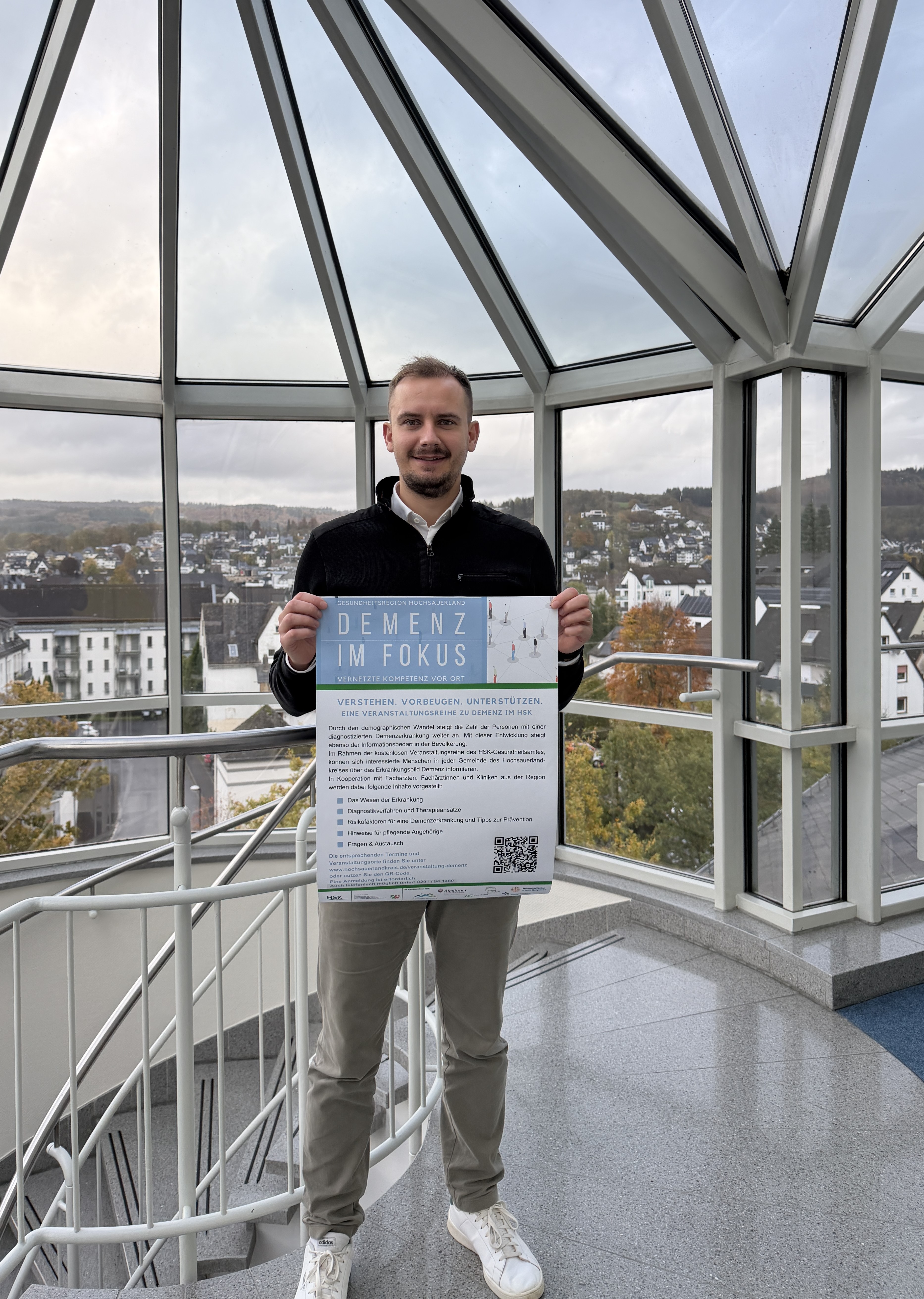 Dietmar Fegler vom Gesundheitsamt des Hochsauerlandkreises lädt zur neuen Veranstaltungsreihe „Verstehen. Vorbeugen. Unterstützen.“ ein.