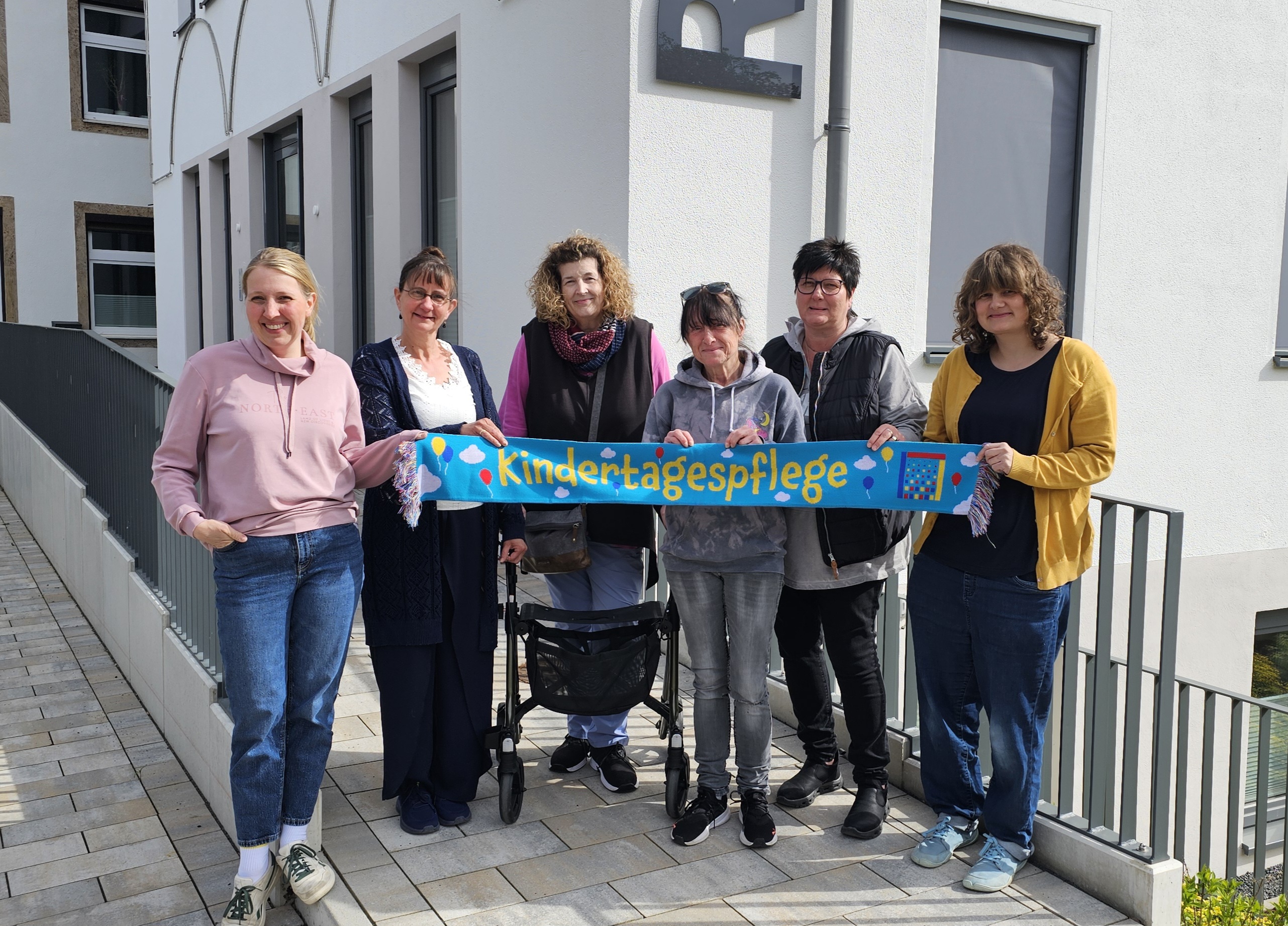 Kindertagespflege. Von links nach rechts: Kathrin Hilus, Silke Parent, Michaela Lichau. Elvira Loer, Manuela Schlüter und Sarah Humburg // Foto: Pressestelle HSK