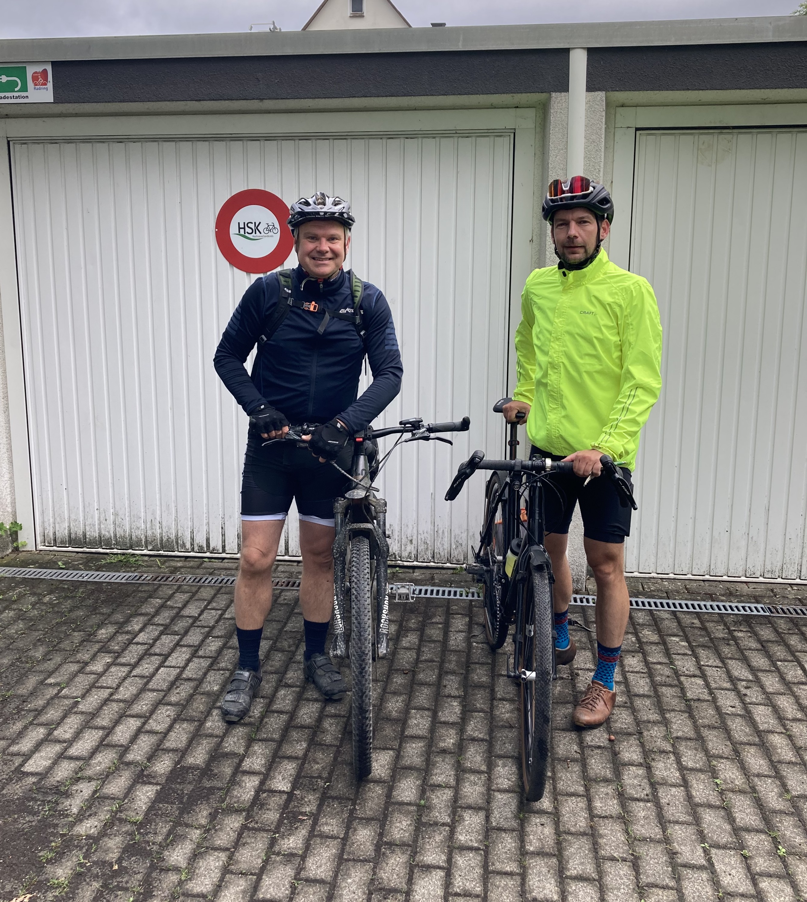 Landrat Thomas Grosche und HSK-Radverkehrsbeauftragter Christoph Hester sind gestern (09. Juni) mit dem Fahrrad zur Arbeit gefahren.