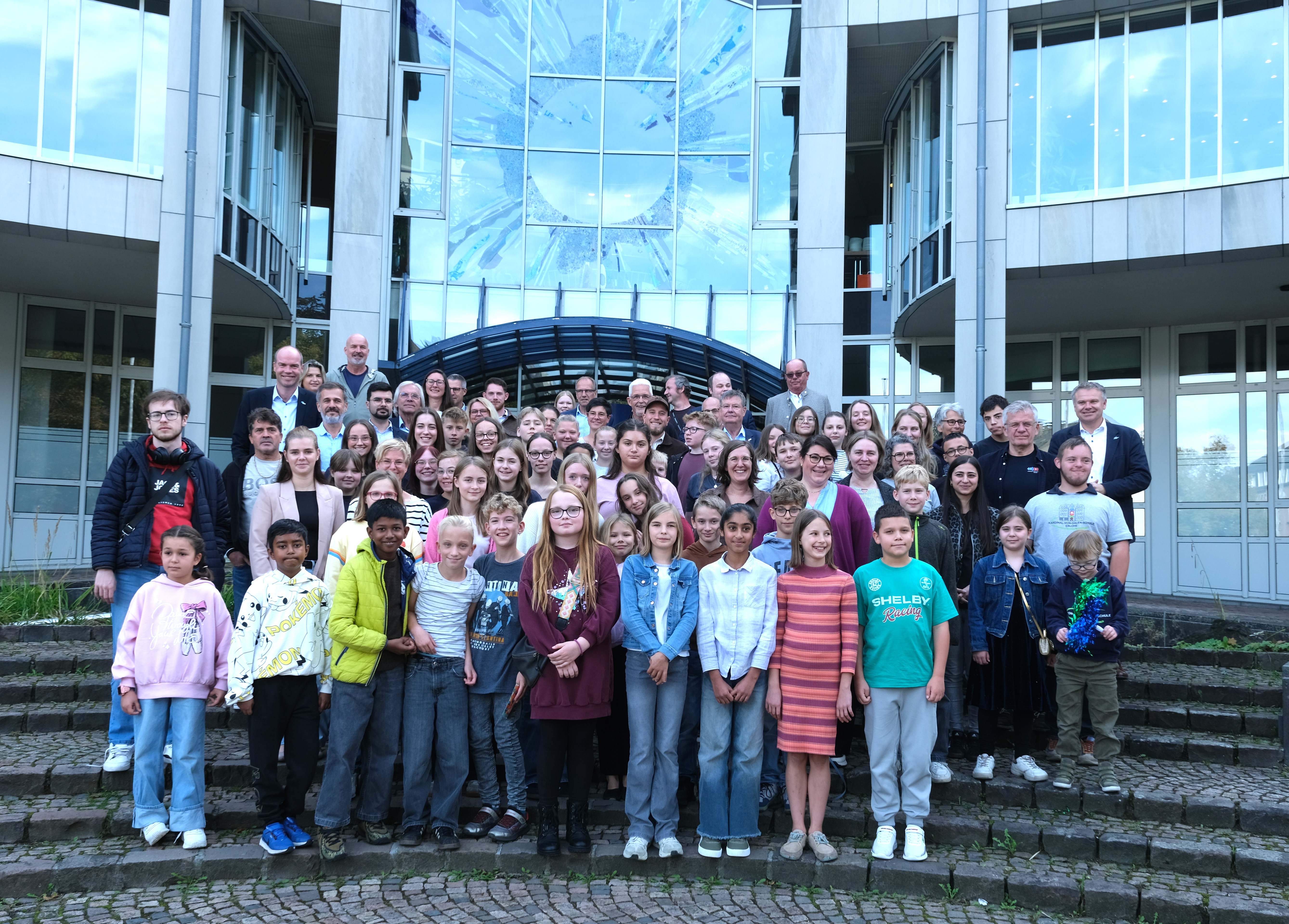 Zum Weltkindertag hat das Jugendamt des Hochsauerlandkreises erstmals einen Wettbewerb mit Preisverleihung veranstaltet. Zehn Gruppen dürfen sich über die Preisgelder freuen.