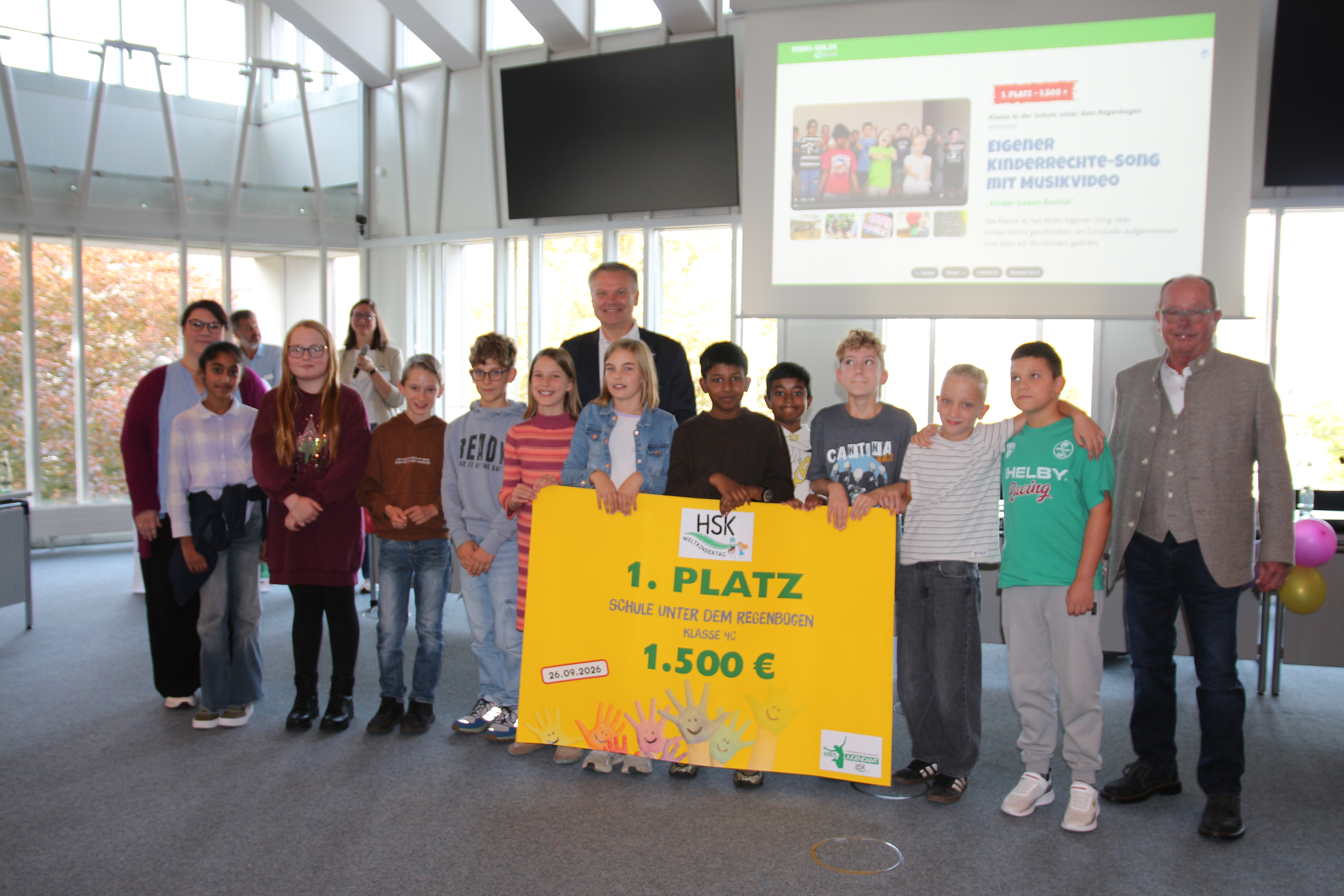 Den ersten Platz (1500 Euro) machte die Klasse 4c der Schule unter dem Regenbogen aus Meschede. 