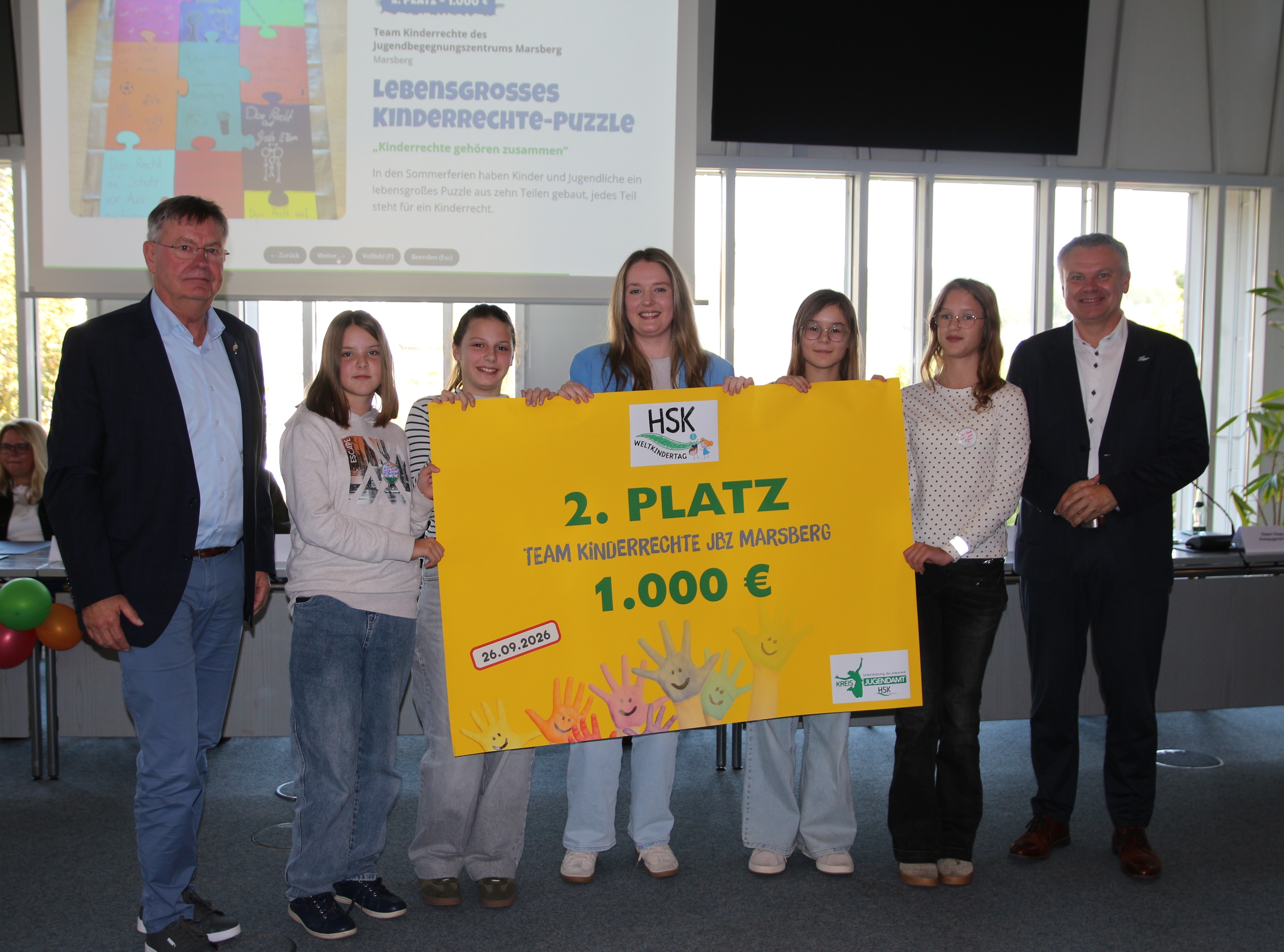 Den zweiten Platz (1000 Euro) macht das Team "Kinderrechte“ des JBZ Marsberg. 